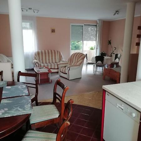 Rokus Apartman Apartment Сегед Екстериор снимка