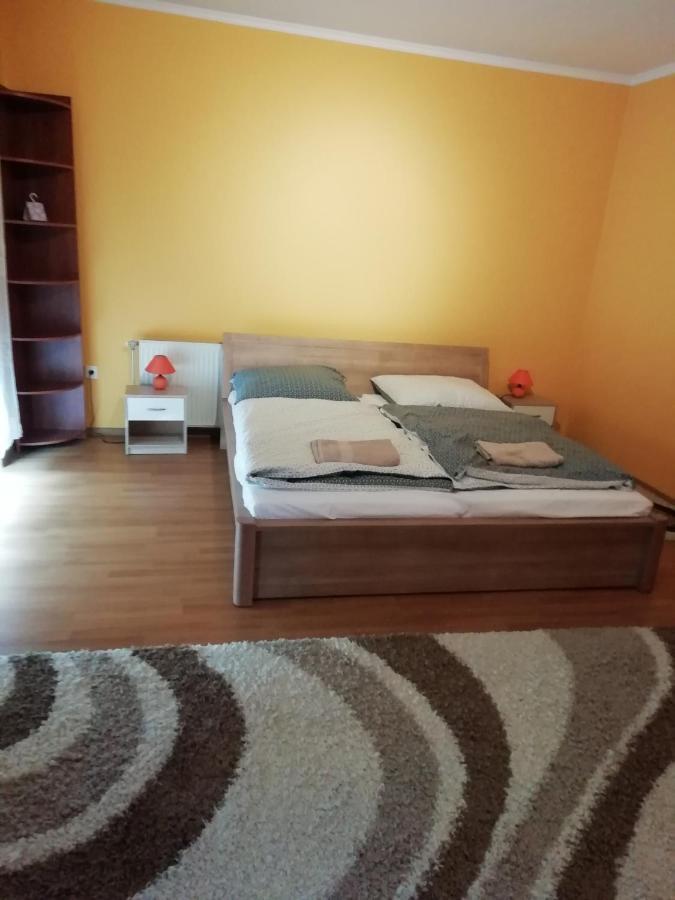 Rokus Apartman Apartment Сегед Екстериор снимка
