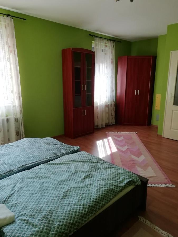 Rokus Apartman Apartment Сегед Екстериор снимка