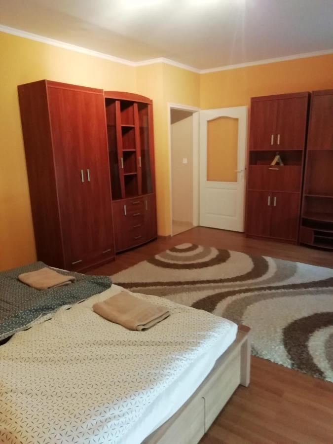 Rokus Apartman Apartment Сегед Екстериор снимка