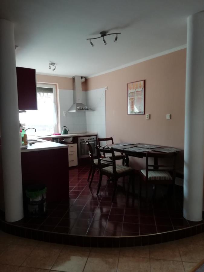 Rokus Apartman Apartment Сегед Екстериор снимка