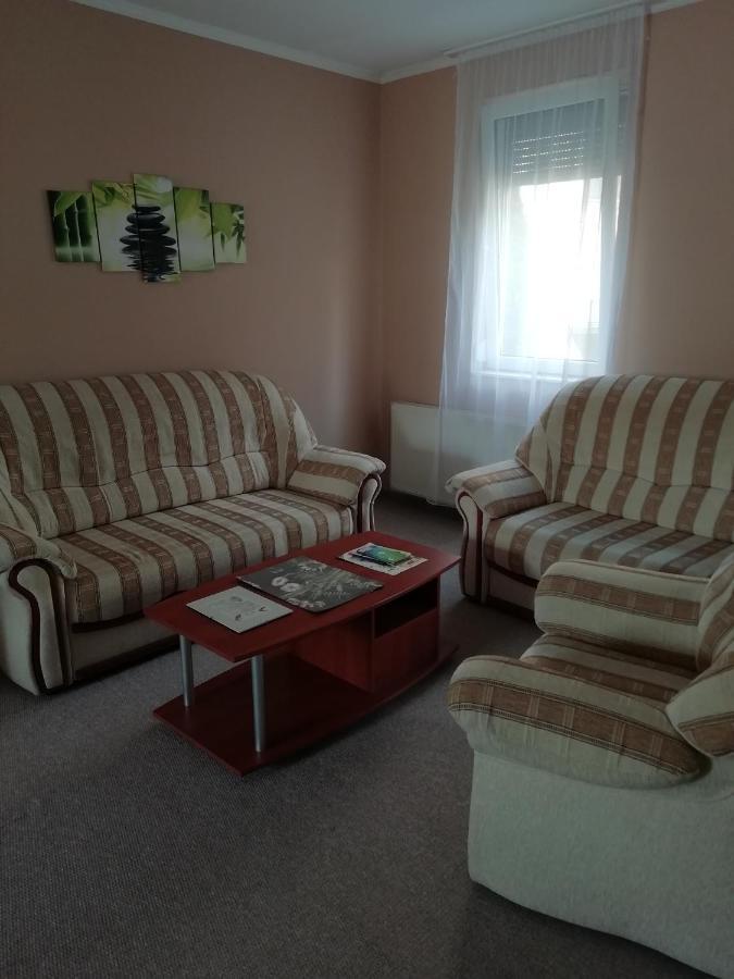 Rokus Apartman Apartment Сегед Екстериор снимка